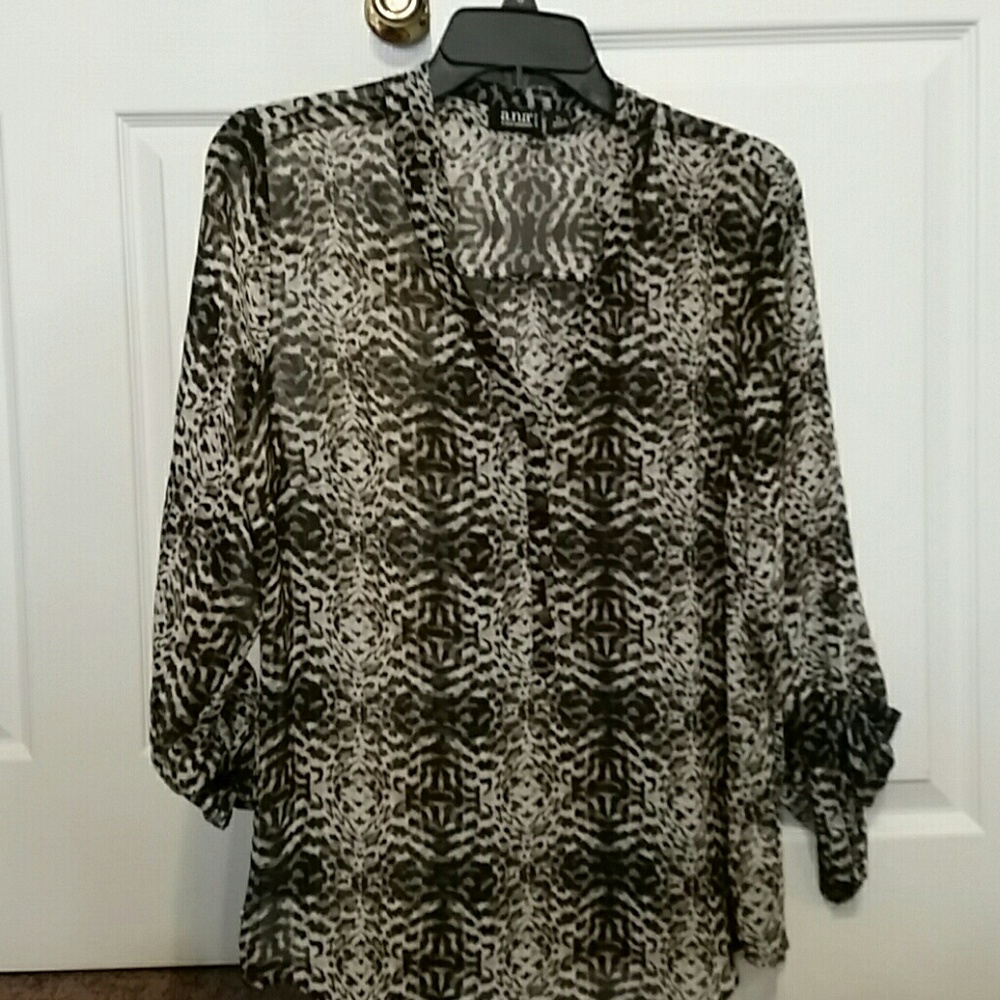 A.N.A Women's long sleeve animal print top